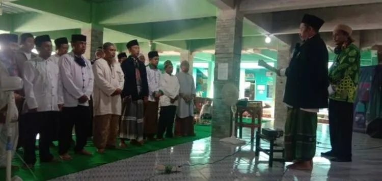Pengurus UPZIS/LAZISNU Cisalak Dilantik Ketua PCNU Subang KH Satibi di Ponpes Al Istiqamah Cisalak