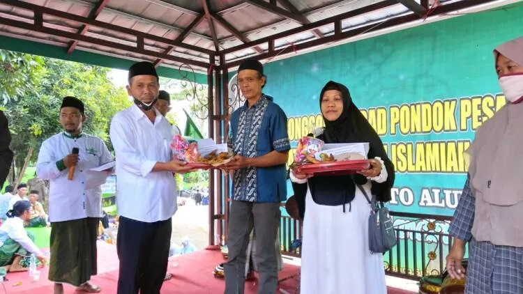 Haol Mama Endun & Khitanan Masal Warnai Kegiatan Milad 1 Abad  Ponpes Al Athfal Tanjungsiang