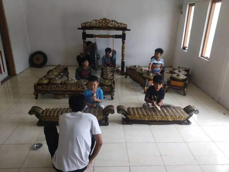 Di Tengah Pandemi, Pemuda BBS Jalancagak latih Seni Pelajar SD