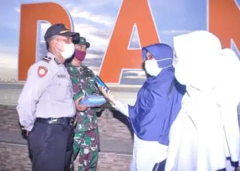 BLK Ponpes Darul Falah Subang Berbagi Masker MASKAMIL DI Kota Padang