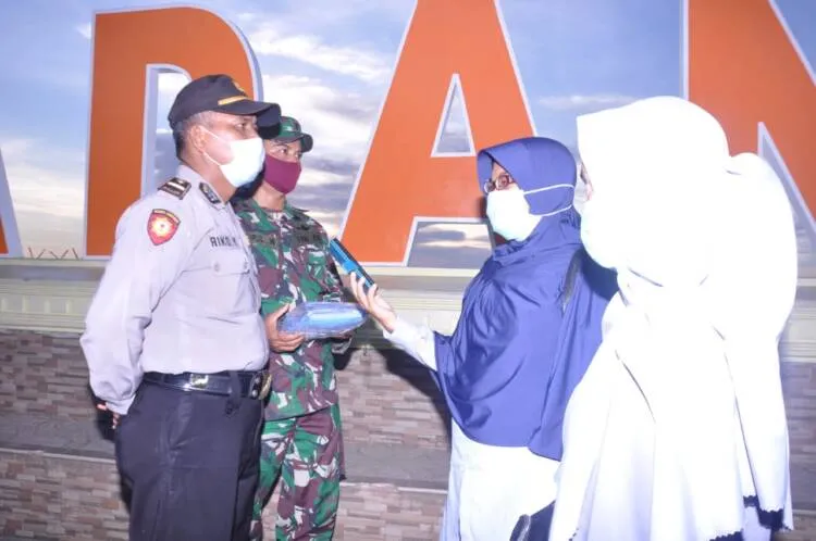 BLK Ponpes Darul Falah Subang Berbagi Masker MASKAMIL DI Kota Padang