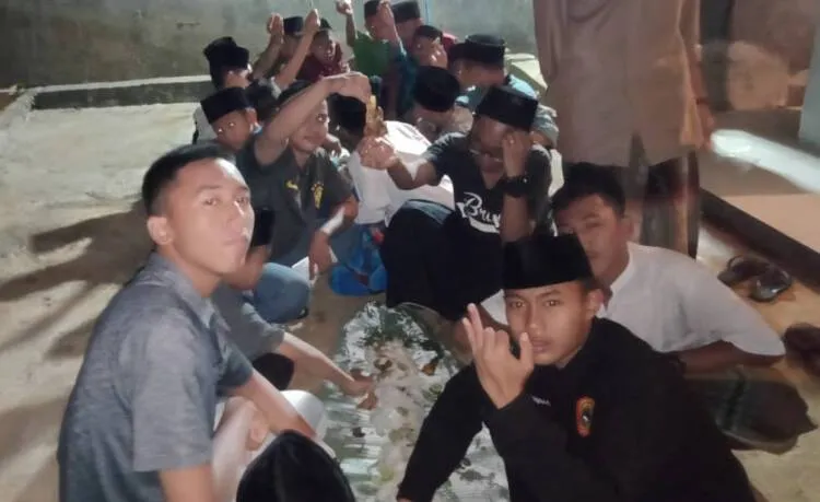 Berpisah untuk Kembali, Santri Darul Falah Nikmati Hidangan Liwet Pesmol Jelang Libur