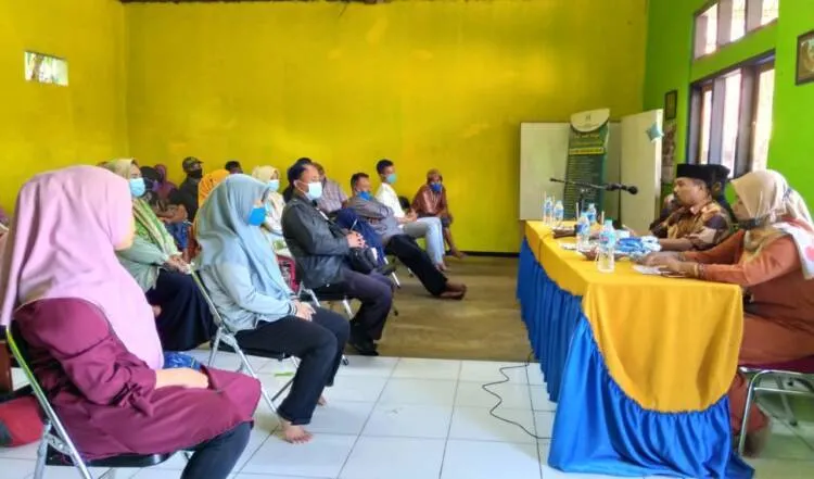 Pembagian Raport Santri Darul Falah Klaster Warga Sekitar Berprotokol Kesehatan Ketat