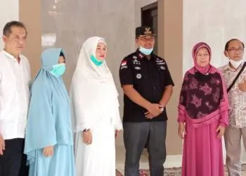 Didampingi Kades Cimanggu & Pimpinan Ponpes Darul Falah, Camat Cisalak Eza Zaithon Resmikan Mushola “Traveller” di Desa Cimangg