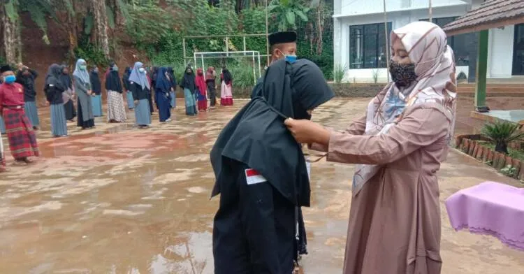 Daily Conversation Jadi Pengganti Belajar Tatap Muka di Ponpes Darul Falah Cimanggu
