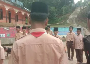 Pramuka Kegiatan Wajib di Ponpes Darul Falah