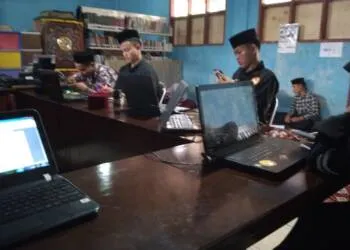 Ini Tata Tertib Penggunaan Smartphone Untuk Belajar Santri Tingkat SMA/Ulya Ponpes Darul Falah Cimanggu