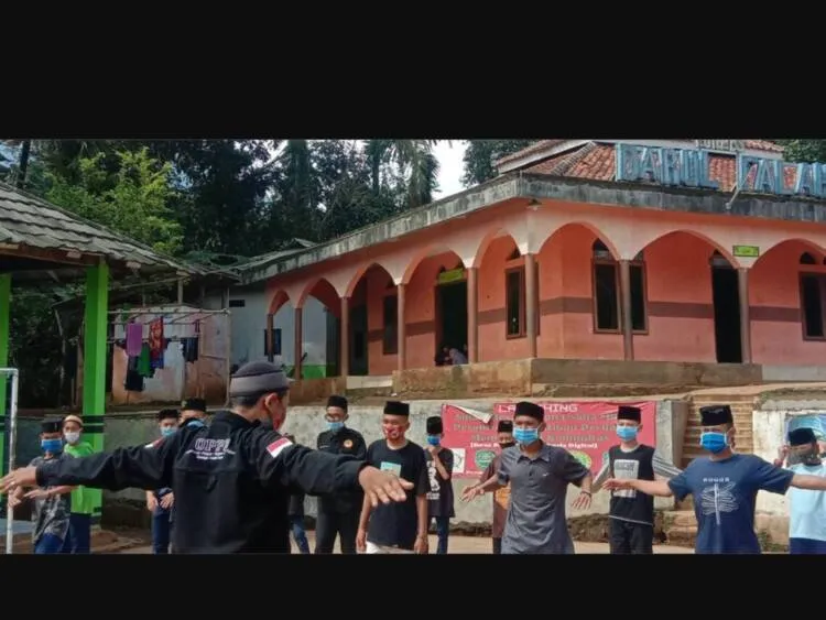 Rutin Senam Sehat Cara Santri Darul Falah Cegah Covid-19