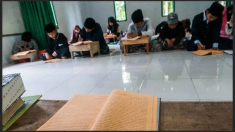 Daya Tarik Kitab Kuning di Mata Kapolri Baru