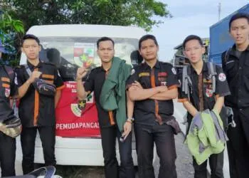 Selama Bencana, Santri Ponpes Darul Falah Cimanggu Ambil Bagian Menjadi Relawan Banjir Pantura