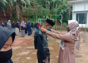 Tips Buat Orang Tua Supaya Anaknya Betah Mondok di Pesantren 