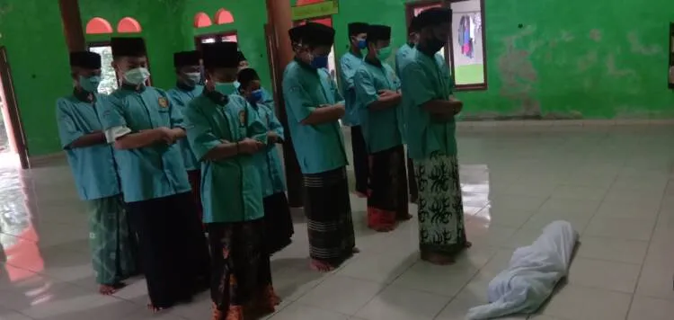 Santri Siswa Smp Nu Darul Falah Dilatih Mengurus Jenazah