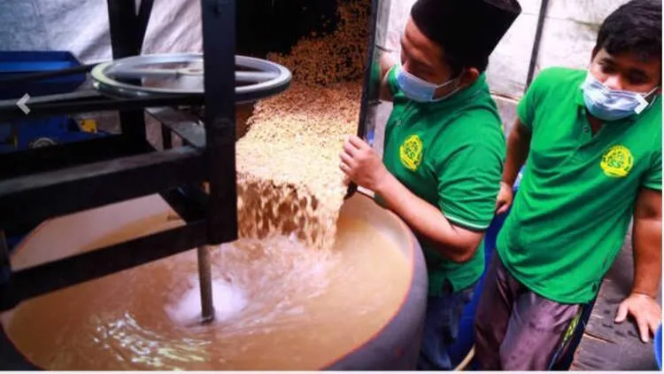 Selain Menimba Ilmu Agama, Santri Depok Ini Produksi Tempe di Pondok Pesantren