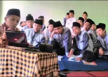 Peran Santri dalam Memajukan Bangsa di Era Milenial