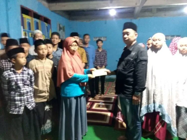 UNISBA Bakti Umat Berikan Nasehat Kepada Santri Ponpes Darul Falah Tas kepergian Ustad Ridwan Hartiwan 
