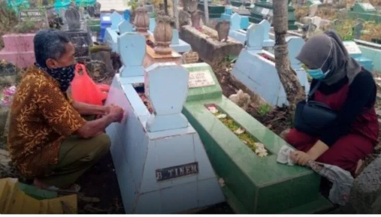 Dalil Dianjurkan Ziarah Kubur Jelang Ramadlan
