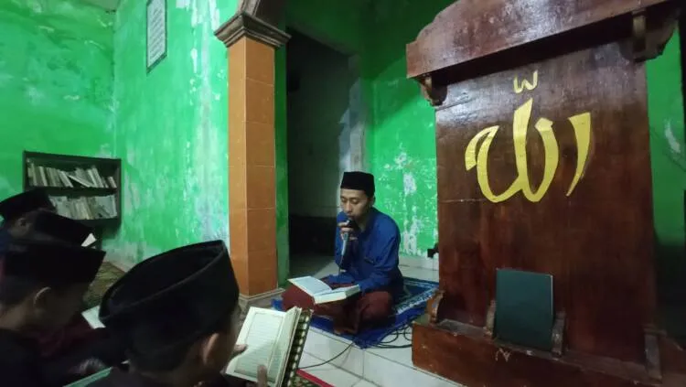 Isi Pengajian Subuh, Ustad Idar : “Mari Tingkatkan Revolusi Akhlak Berdasarkan Al-Qur’an dan Hadist”