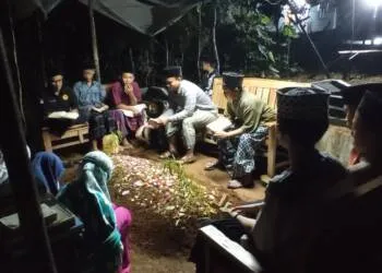 Santri Ponpes Darul Falah Khatamkan Al-Qur’an Setiap Hari Untuk Doakan Almarhum Kiyai Ridwan