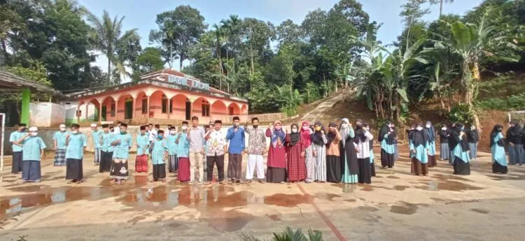 Apel Pembukaan Ujian Penilaian Akhir Tahun, Kepsek Smp Nu Darul Falah “Semoga Santri Bisa Serius Melaksanakan Ujian”