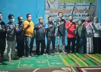 Mengenang wafatnya Ustad Ridwan, Pengurus Ponpes Darul Falah Bagikan Paket Ramadhan ke Rekan-Rekan Wartawan