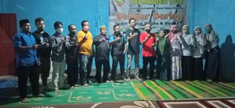 Mengenang wafatnya Ustad Ridwan, Pengurus Ponpes Darul Falah Bagikan Paket Ramadhan ke Rekan-Rekan Wartawan