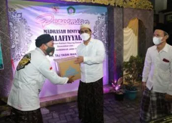 Resmikan Madrasah, Gus Yasin Minta Santri Dapat Terus Menuntut Ilmu