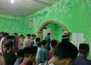 Santri Ponpes Darul Falah Cimanggu Gelar Sholat Gerhana Bulan Berjama’ah