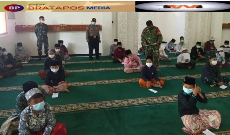 Demi Keselamatan Bersama, TNI Lumajang Fokuskan Santri Jaga Kesehatan