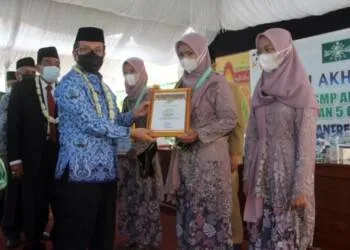 Cirebon Kota Wali, Bupati Bilang Santri Harus Kuliah