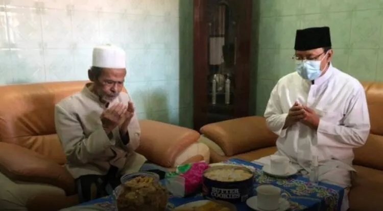 Makna di Balik Perintah Sowan kepada Guru