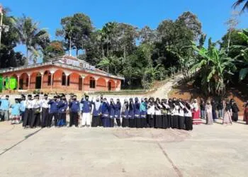 Gelar Upacara HUT RI Ke-76 Diponpes Darul Falah Cimanggu, Ust. Mukhlisin : Jadilah Santri Yang Terus Berjuang Membela Negeri Ini
