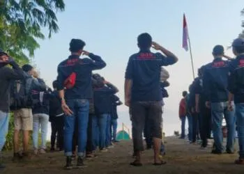 Ponpes Darul Falah Gelar Upacara HUT RI Bersama Karang Taruna BBS Dibukit Pasirjaka