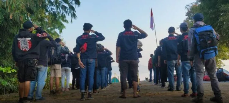 Ponpes Darul Falah Gelar Upacara HUT RI Bersama Karang Taruna BBS Dibukit Pasirjaka