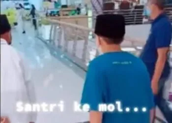 Viral Akhlak Mulia Santri Saat Masuk Mal Ucap Permisi dan Menunduk Ketika Melewati Orang