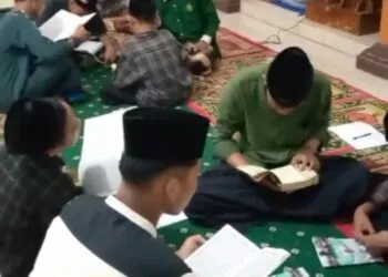 Puluhan Santri di Pesantren Darul Falah Subang Gelar Tradisi Tadarus Al Qur’an