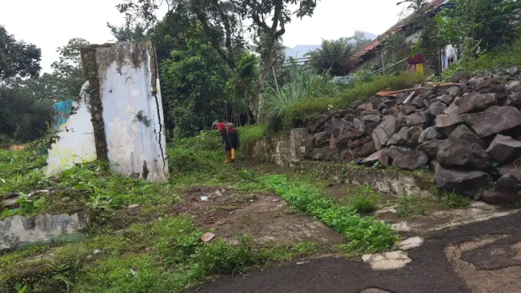 Kolaborasi Santri dan Pengurus: Bersama Membangun Renovasi Pondok Pesantren Darul Falah