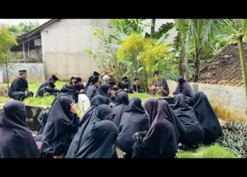 Ziarah ke Makam Pendiri Pondok Pesantren Darul Falah