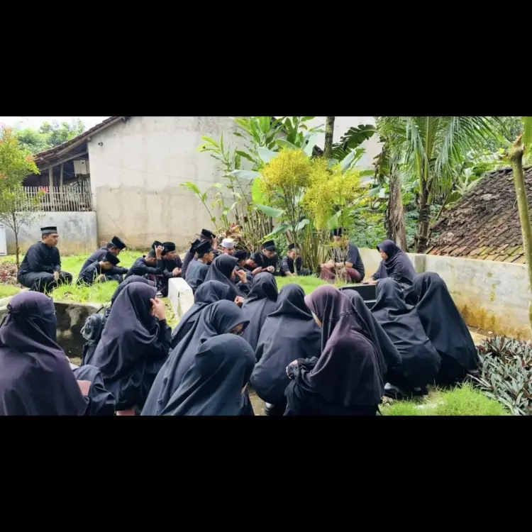 Ziarah ke Makam Pendiri Pondok Pesantren Darul Falah