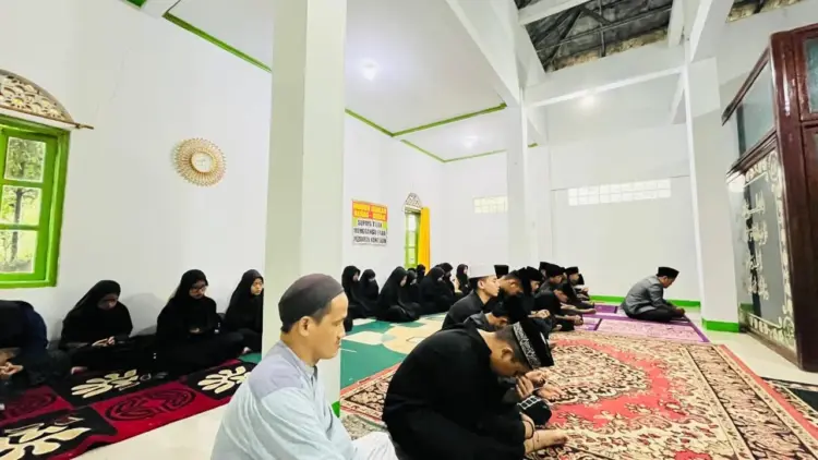 Santri Darul Falah Ziarah ke Makom Maqbaroh Wangsa Goparana