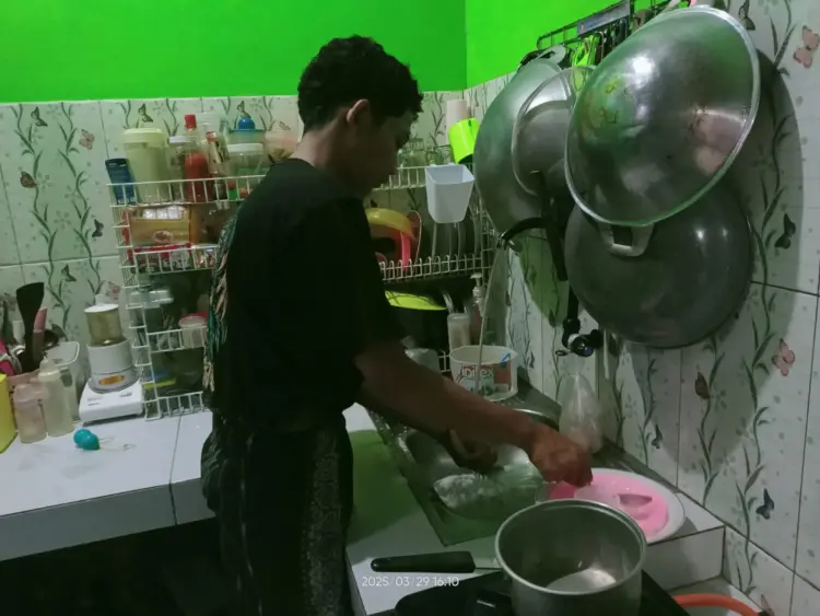 Suasana Pesantren Tetap Hidup di Rumah Saat Liburan