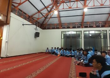 Menjadi Mahasiswa Muslim yang Produktif: Menyeimbangkan Tugas dan Ibadah