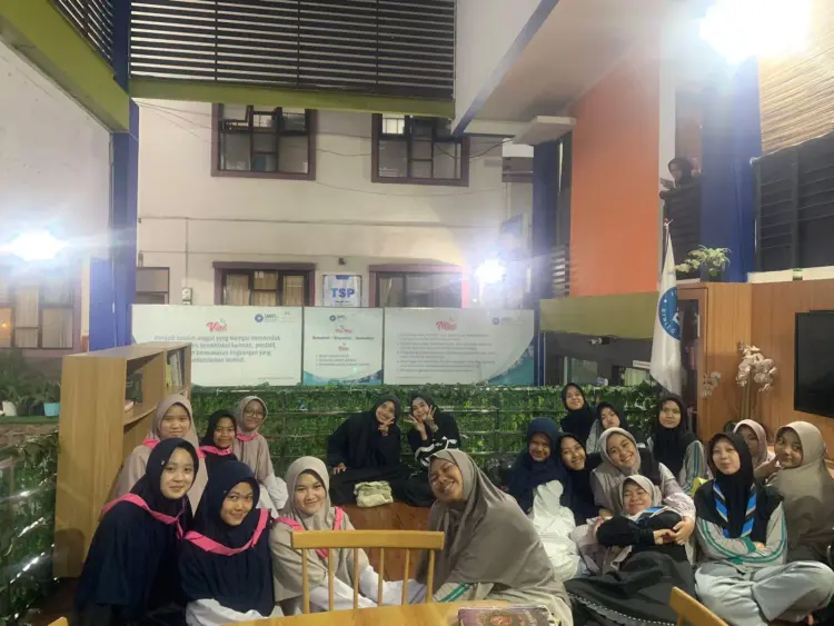 12 Santri Putri SMA DTBS Lulus Ujian Kenaikan Juz