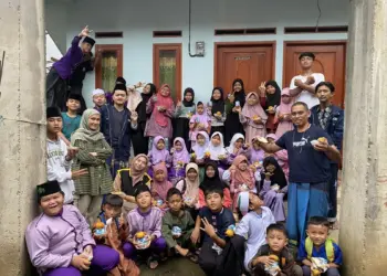 Percikan Iman Kembali Berbagi: Sajikan Cinta Lewat Makanan untuk Anak-Anak