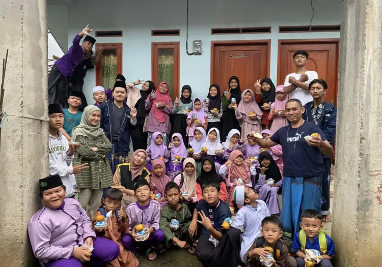 Percikan Iman Kembali Berbagi: Sajikan Cinta Lewat Makanan untuk Anak-Anak